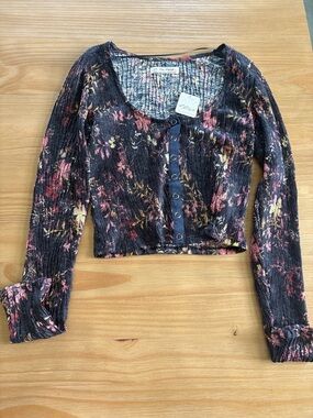 We The Free Ribbed Floral Snap-Front Long Sleeve Top in Black and Pink